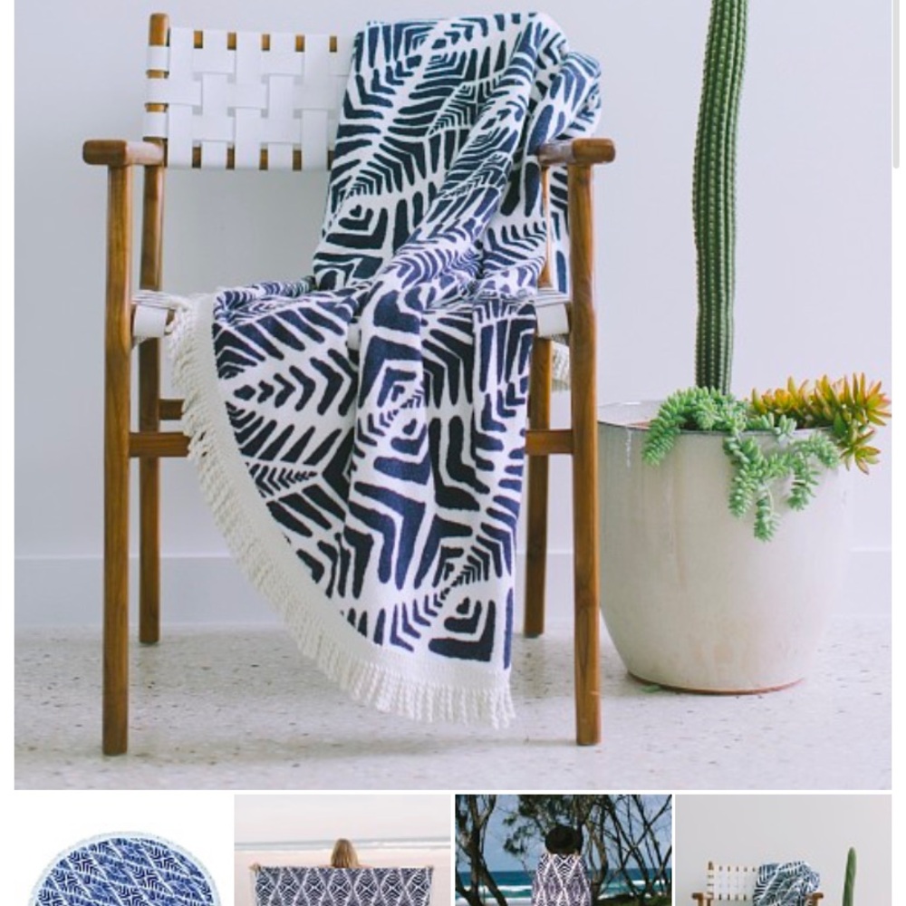 The beach people paradis roundie towel.